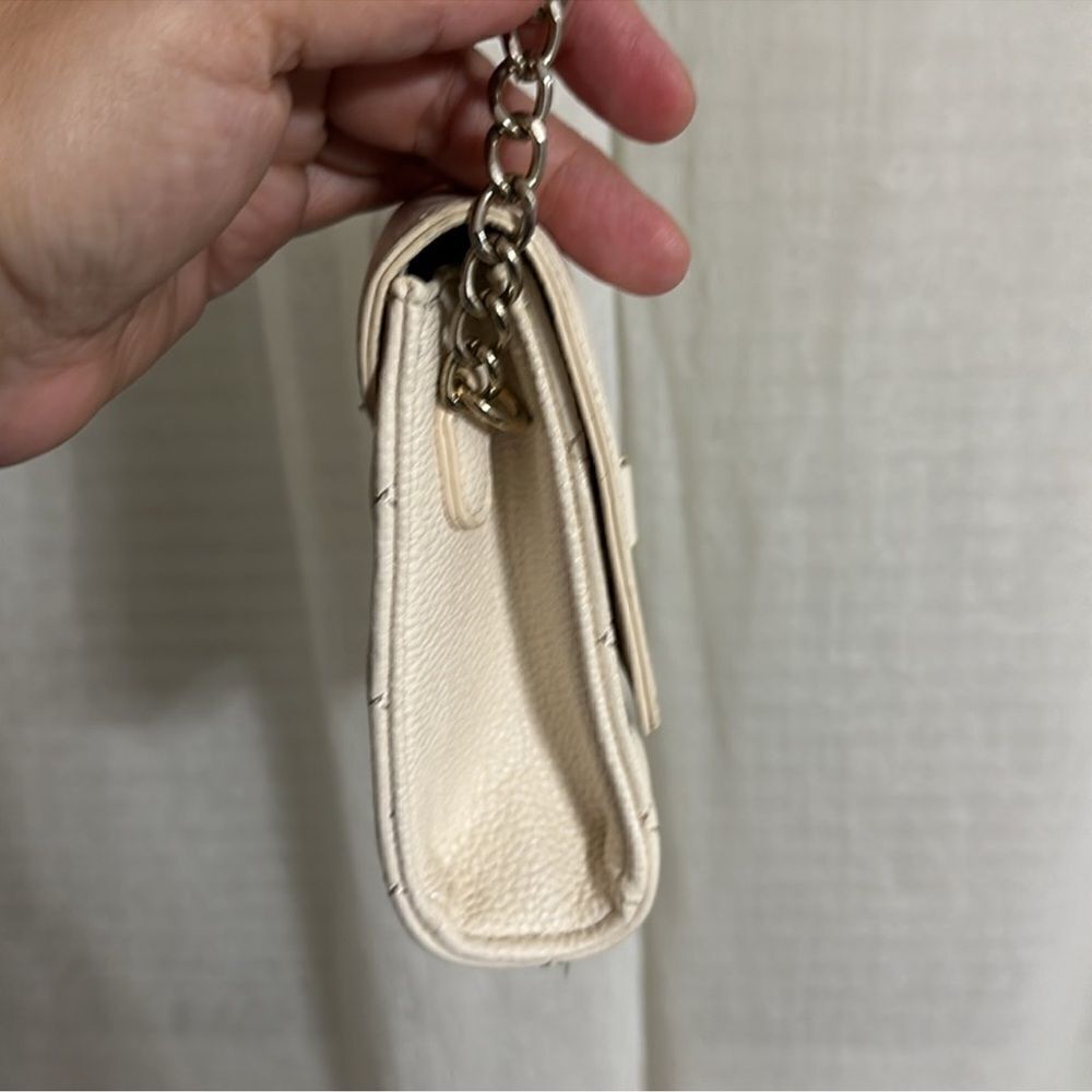 F21 Ivory Gold Tone Chain Strap Faux Leather Quilted Mini Crossbody Bag Purse - Picture 7 of 13